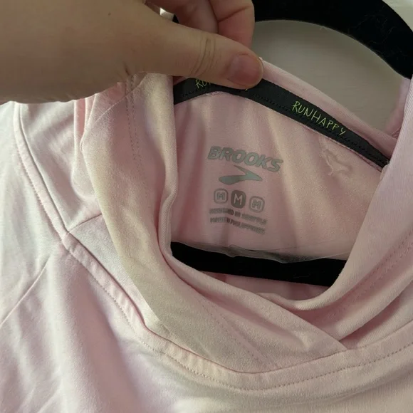 Brooks Running Dash Hoodie in Light Pink Size Medium - Picture 7 of 8